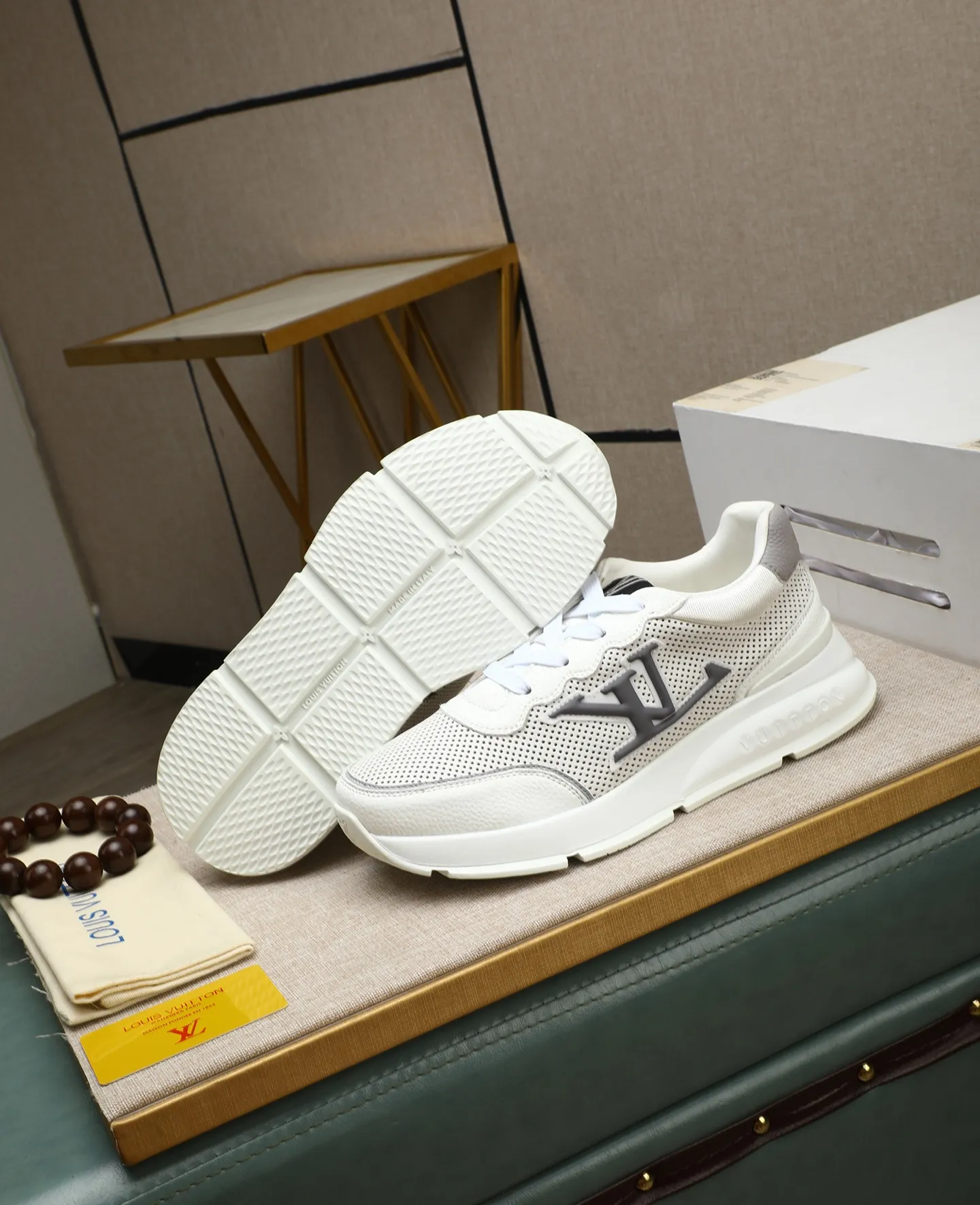 Men's shoes 💰460 📛📛【LOUIS VUITTON】Louis Vuitton official website synchronized new products 👟Milan fashion catwalk style 🇰🇾🇰🇾LV family logo, celebrity style, a must-have for fashionistas ⚠️First-layer calfskin ➕Genuine leather lining ➕Official website original version special outsole 👞Number 38-44